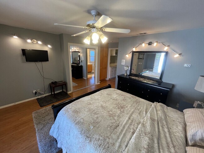 Building Photo - Single Bedroom Suite -- Furnished Upon Req...