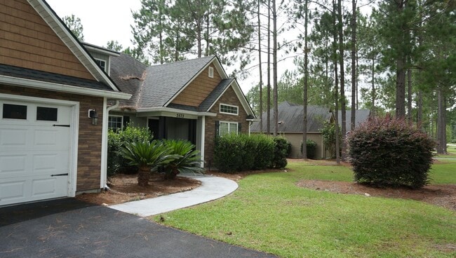 Building Photo - 4 bedroom in Crestwood-convenient location