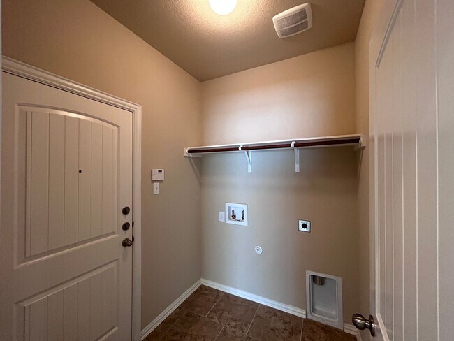 Building Photo - 2204 Tranquility Ln
