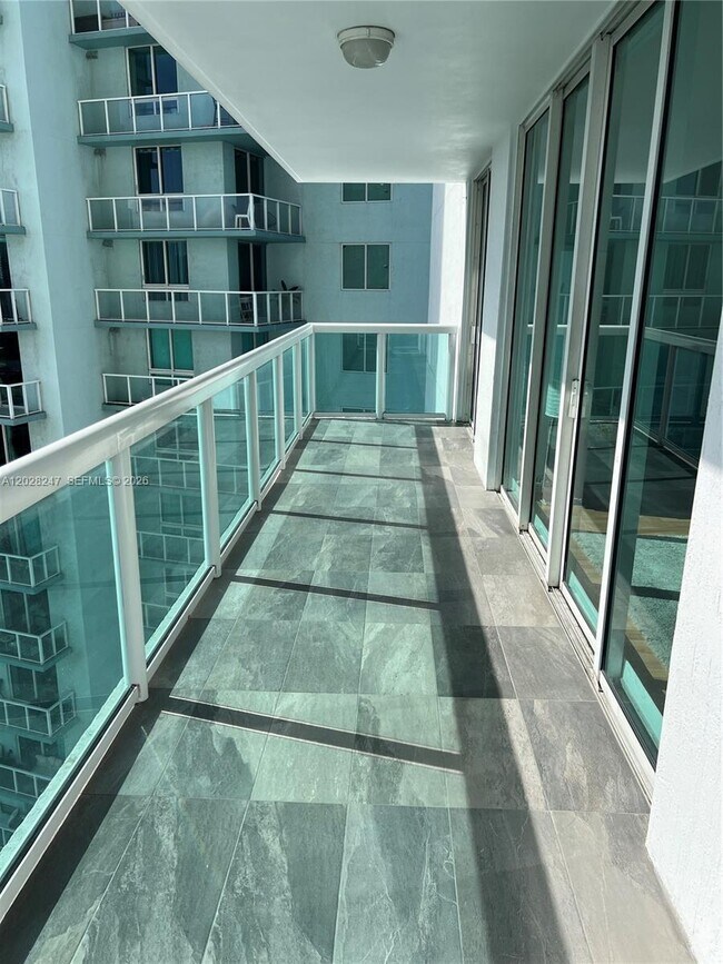Building Photo - 1800 N Bayshore Dr