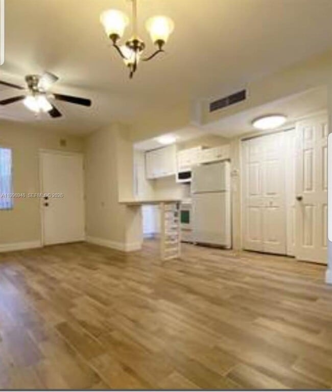 Building Photo - 12500 NE 5th Ave