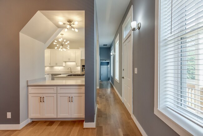 Building Photo - 1023 Franklin St