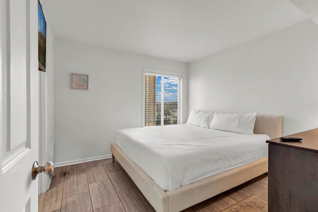 Building Photo - 511 S Ocean Blvd