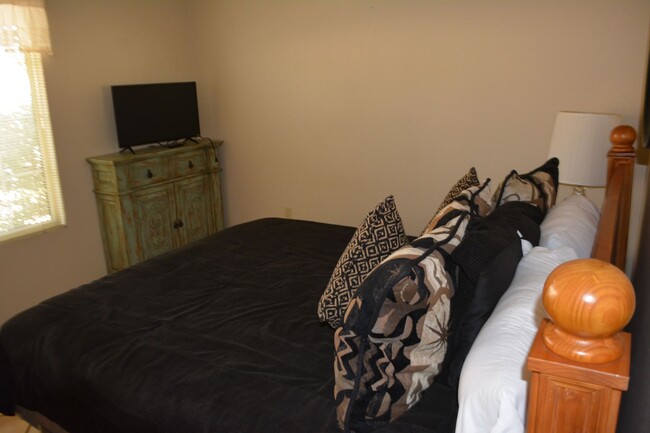 Building Photo - Furnished Rental, 55+, Move In Today!