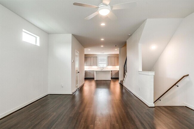 Building Photo - 3515 S Hills
