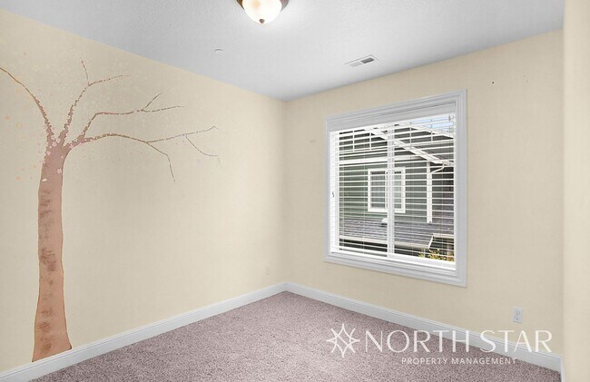 Building Photo - Beautiful Craftsman in Lake Oswego