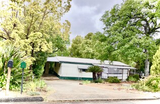 Building Photo - 93 Greenbrier Dr
