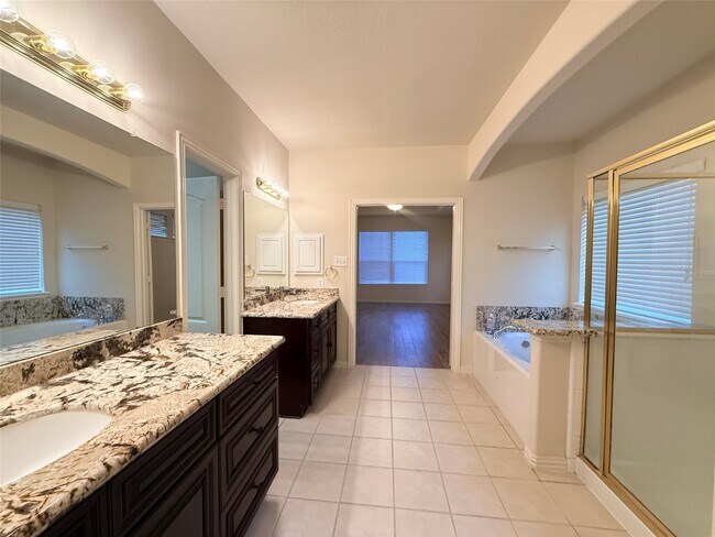 Building Photo - 2144 Brittany Colony Dr