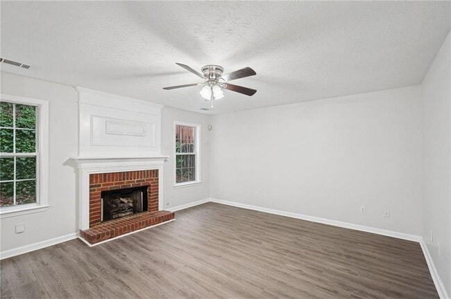 Building Photo - 3120 Northcliff Dr