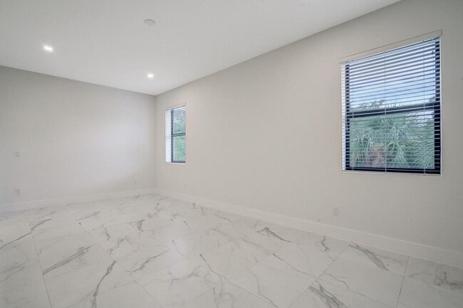Building Photo - 352 Bella Sol Way