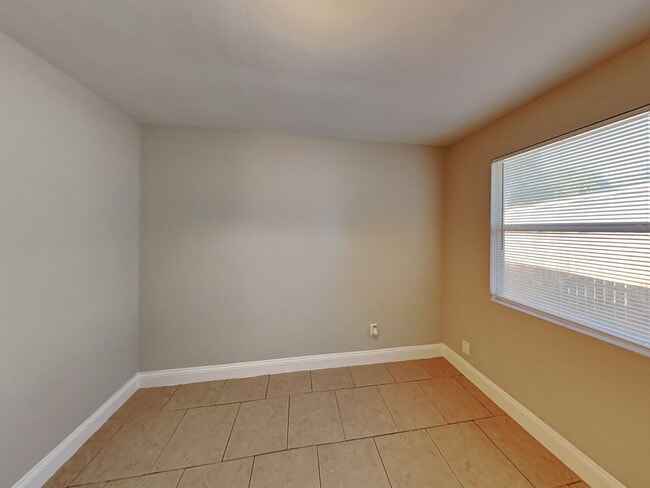 Building Photo - Beautiful 3 Beds 2 Baths Home in Jacksonville