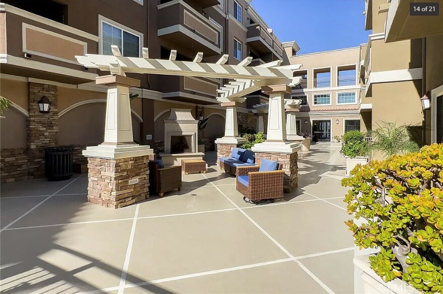 Building Photo - 2750 Artesia Blvd