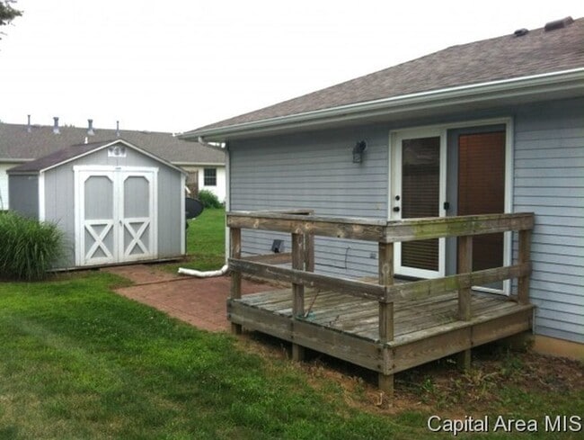 Building Photo - 2 Bed / 2 bath, Quiet, Westside Duplex for $1500.00 month. $1500 deposit required.