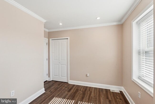 Building Photo - 534 Benner St