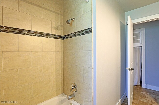 Building Photo - 1352 Shadow Ln