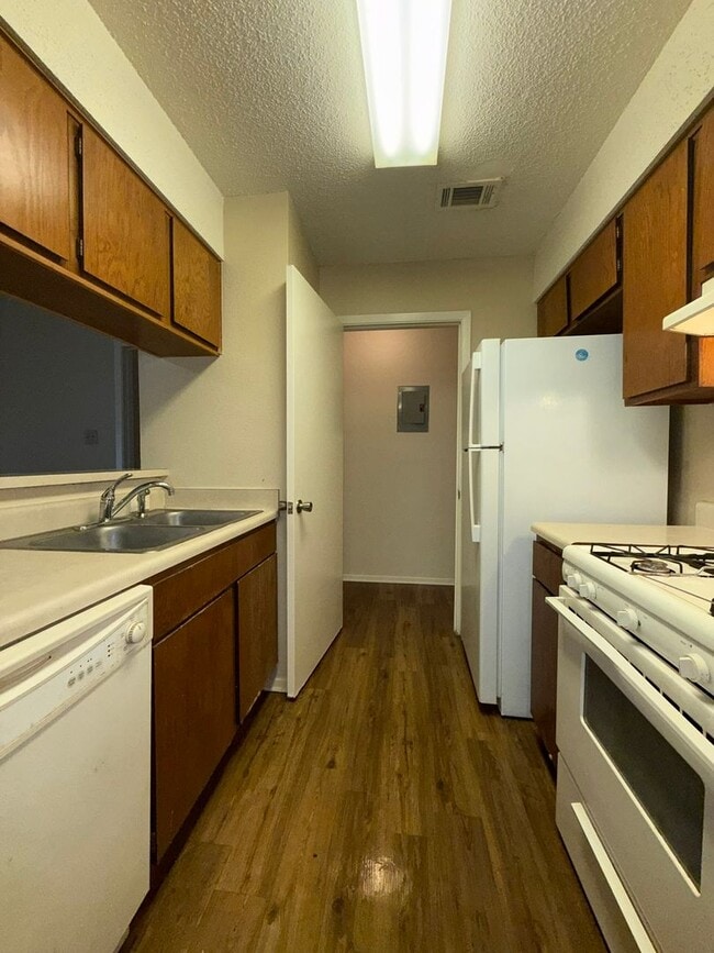 Building Photo - 12812 Tomanet Trail