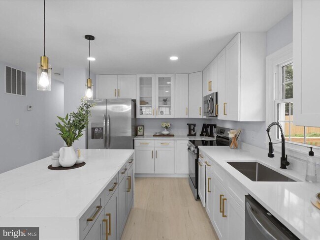 Building Photo - 3416 Sunny View Dr