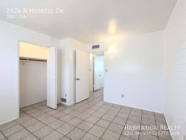 Building Photo - 2624 N Haskell Dr