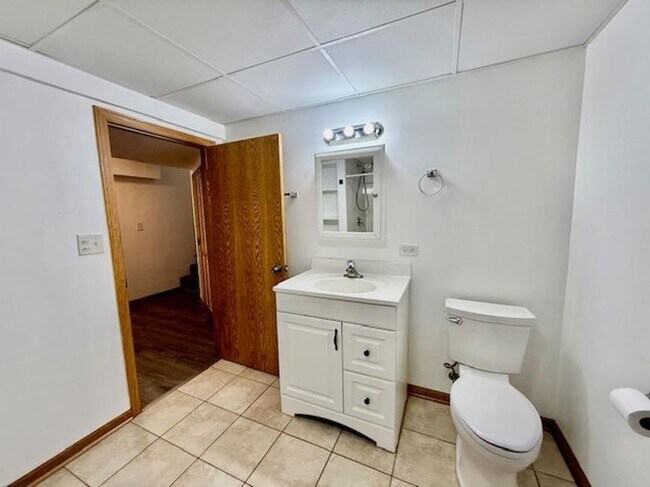 Building Photo - 4 bedroom in Naperville IL 60540