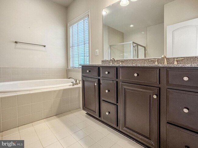 Building Photo - 42365 Pine Forest Dr