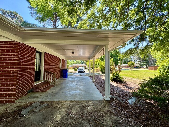Building Photo - Adorable 2 Bedroom Home in the Heart of Nashville!