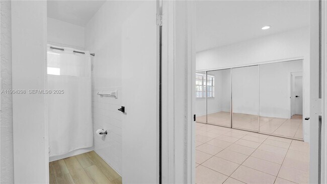 Building Photo - 2271 SW 25th St