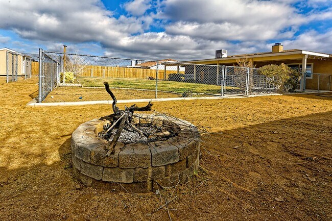 Building Photo - Desirable Apple Valley Single-Story on Expansive Lot | 3 Bed, 2 Bath Beauty