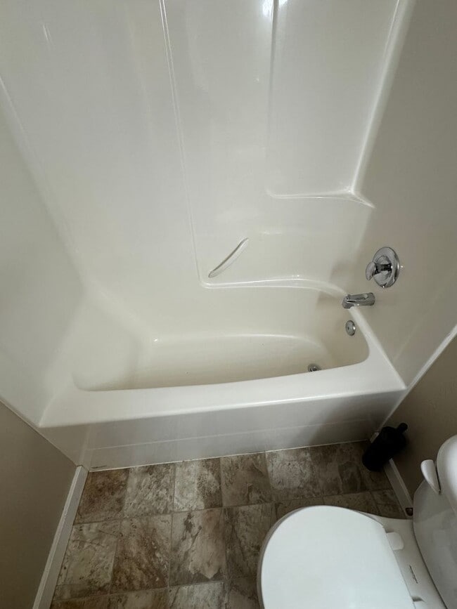 Building Photo - Gorgeous 4 bedroom, 2 bath, Albany