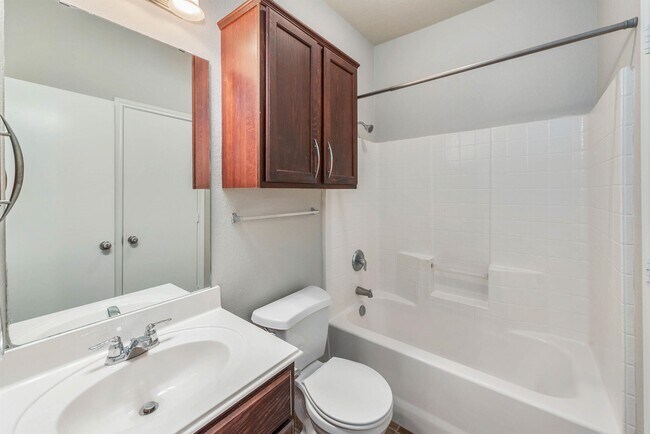 Building Photo - 2939 McLaren Dr