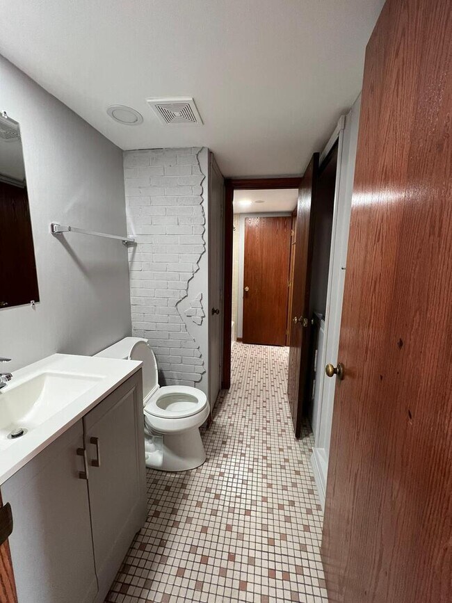 Building Photo - 669 Briar Hill Ln