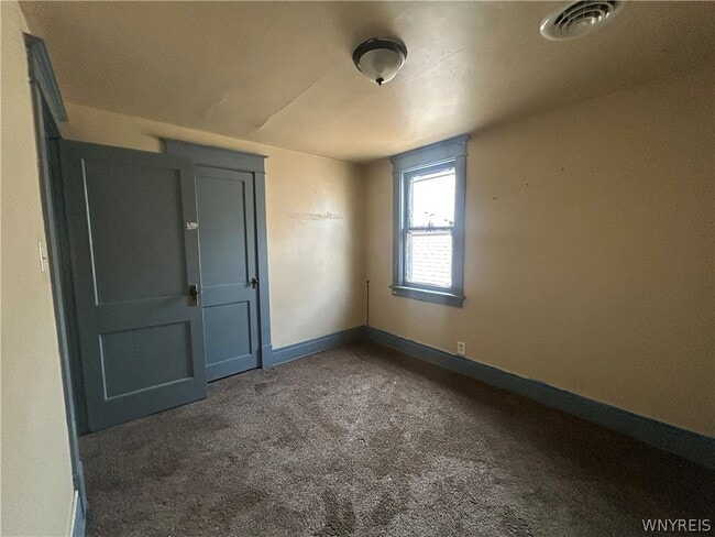 Building Photo - 142 Roesch Ave