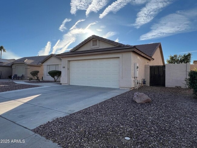 Building Photo - 13709 W Cottonwood St
