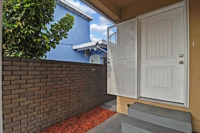 Building Photo - 683 Harbour Way