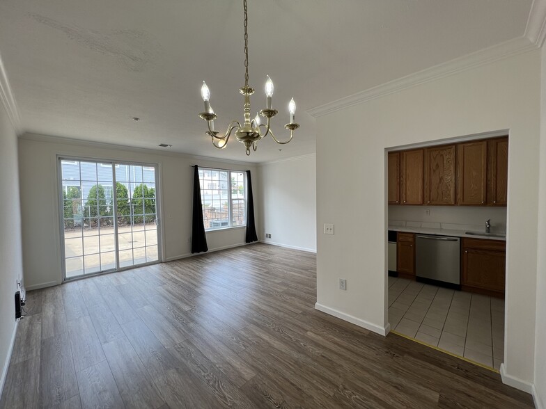Building Photo - 143 Admiral Ln