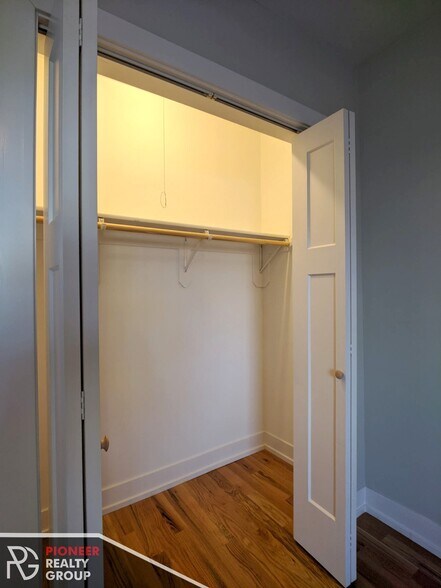 Building Photo - 556 W Arlington Pl
