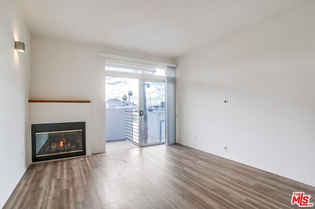 Building Photo - 11960 Iowa Ave