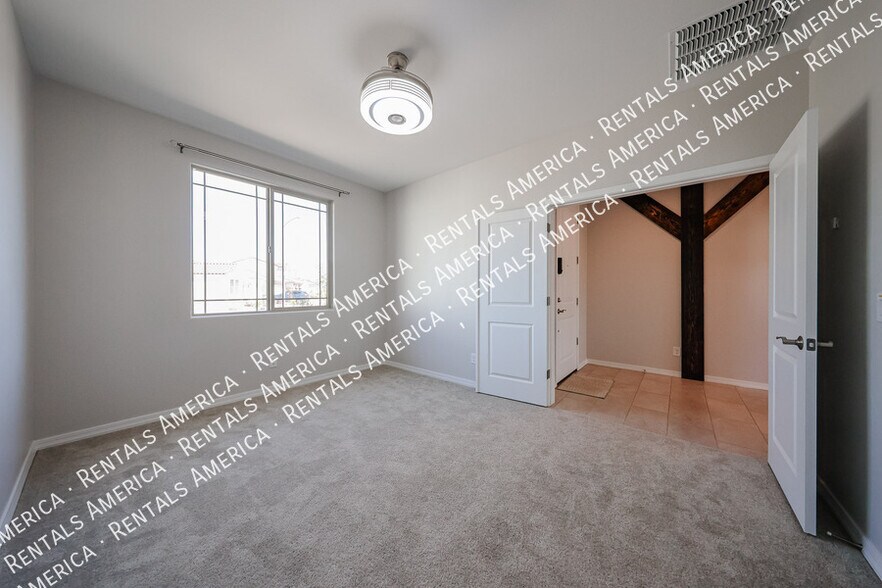 Building Photo - 11128 S 54th Ln