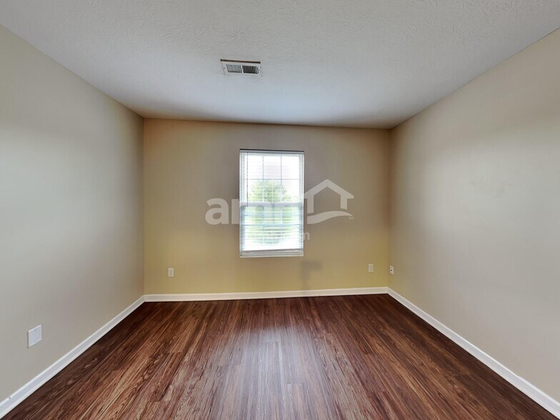 Building Photo - 1245 Cloverview St