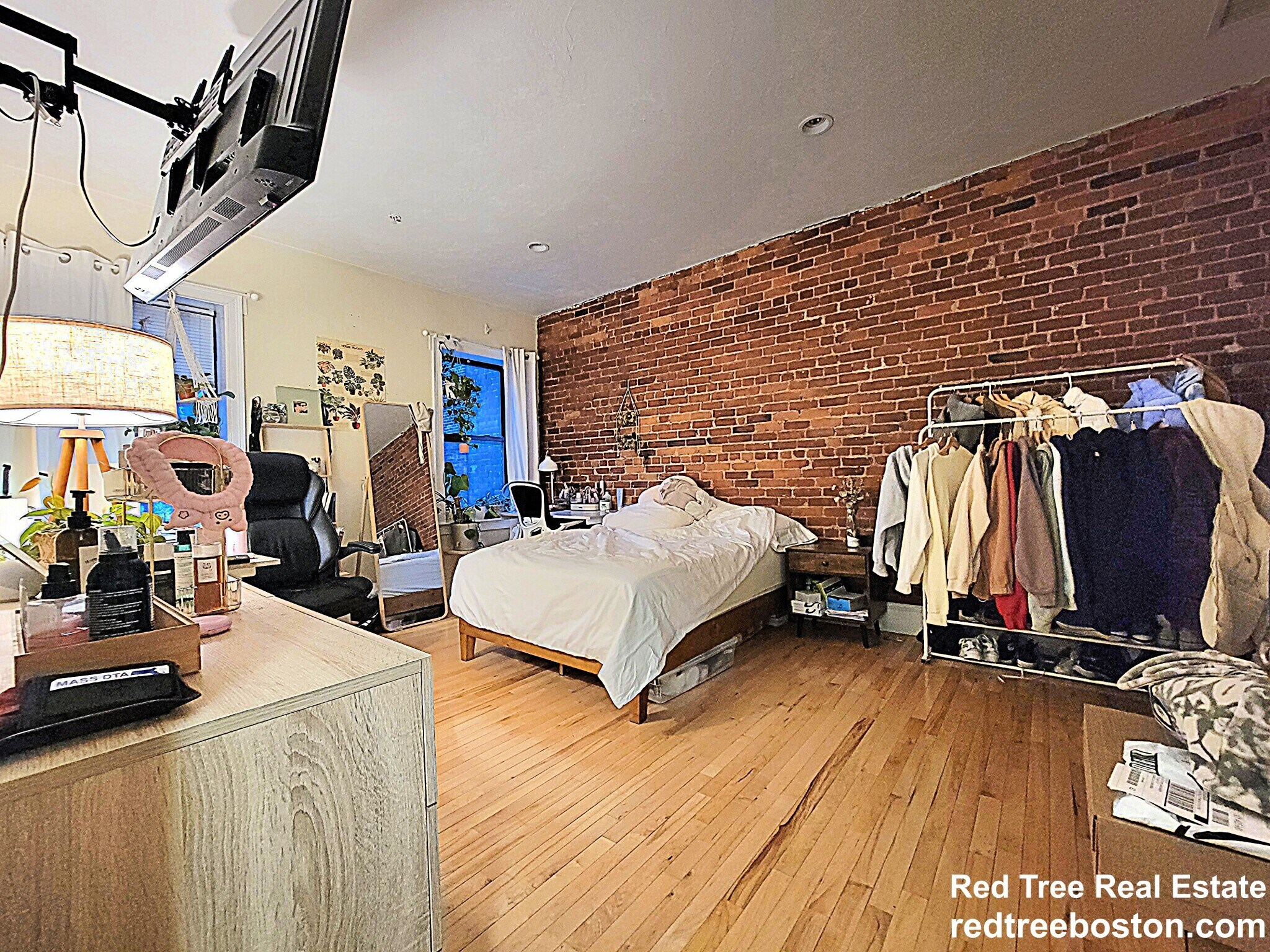 Building Photo - 1203 Beacon St