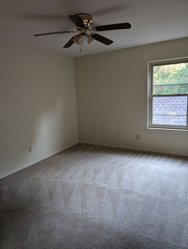 Building Photo - Townhouse 3/2.5 Fenced