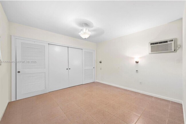 Building Photo - 540 S Shore Dr