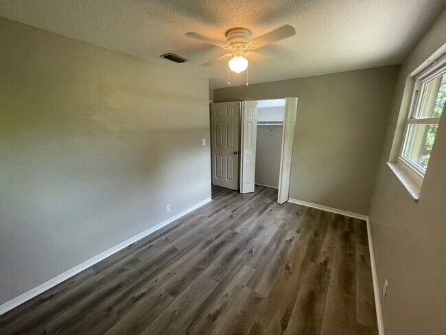 Building Photo - 1500 Wildrose Ln