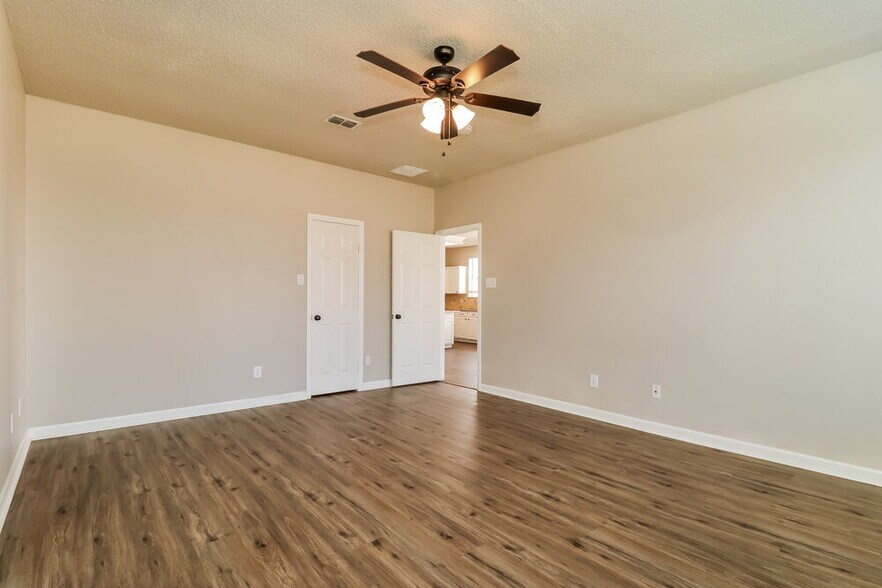 Building Photo - 8821 Pedernales Trail