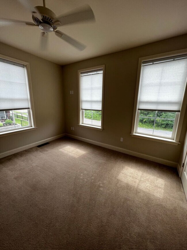 Building Photo - 251 Bayberry Cir