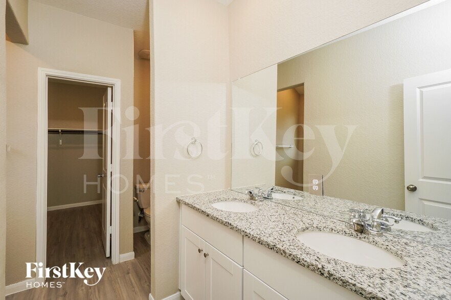 Building Photo - 1203 White Willow