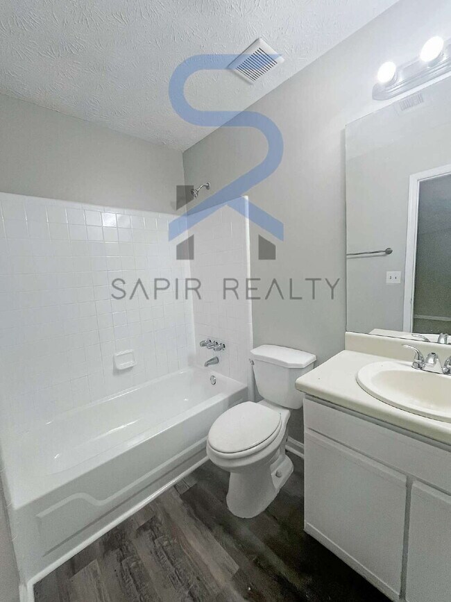 Building Photo - Move-In Special!  Move in on or before Nov...