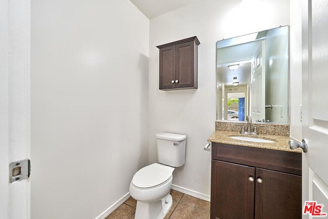 Building Photo - 705 S Gramercy Pl