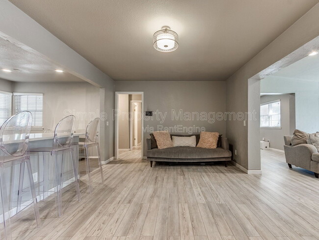 Building Photo - 4136 NW 61st Ter