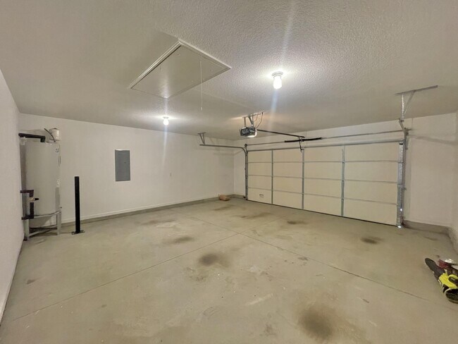 Building Photo - 1020 Saint Charles Way