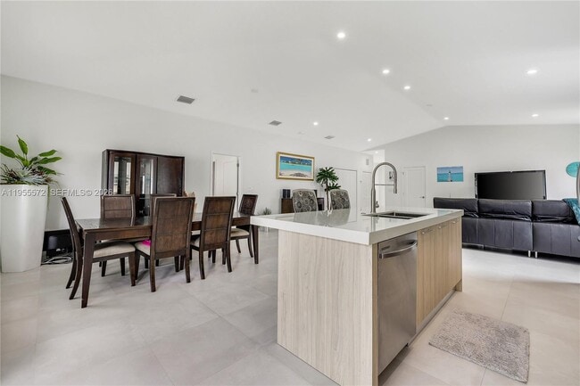 Building Photo - 640 Colson Dr